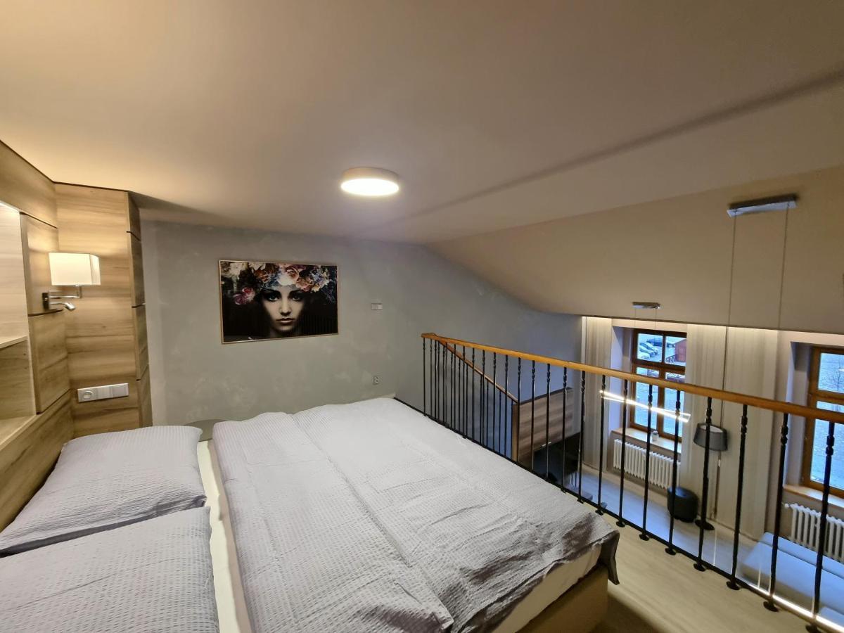 Apartmany Etenia Kadan Exterior photo