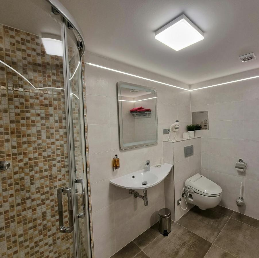 Apartmany Etenia Kadan Exterior photo