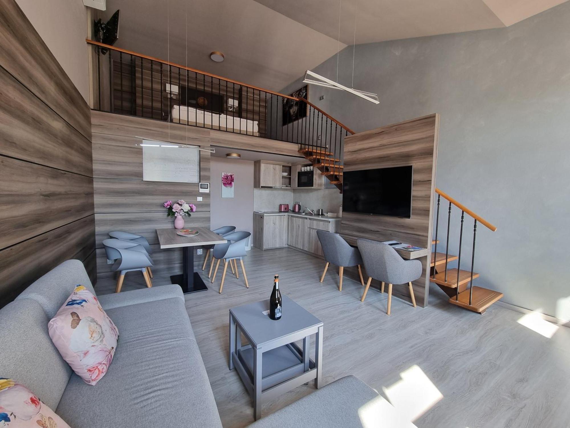 Apartmany Etenia Kadan Exterior photo