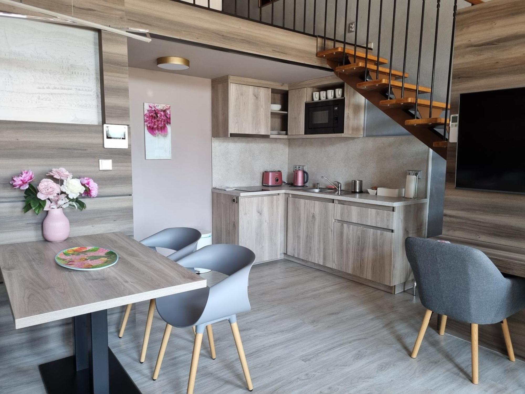 Apartmany Etenia Kadan Exterior photo